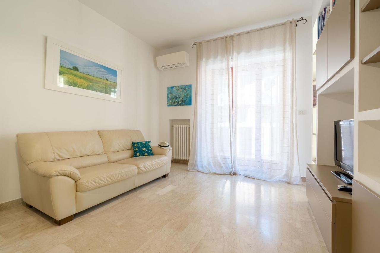 Universita & Stazione Airy Apartment With Parking Bari Exterior photo