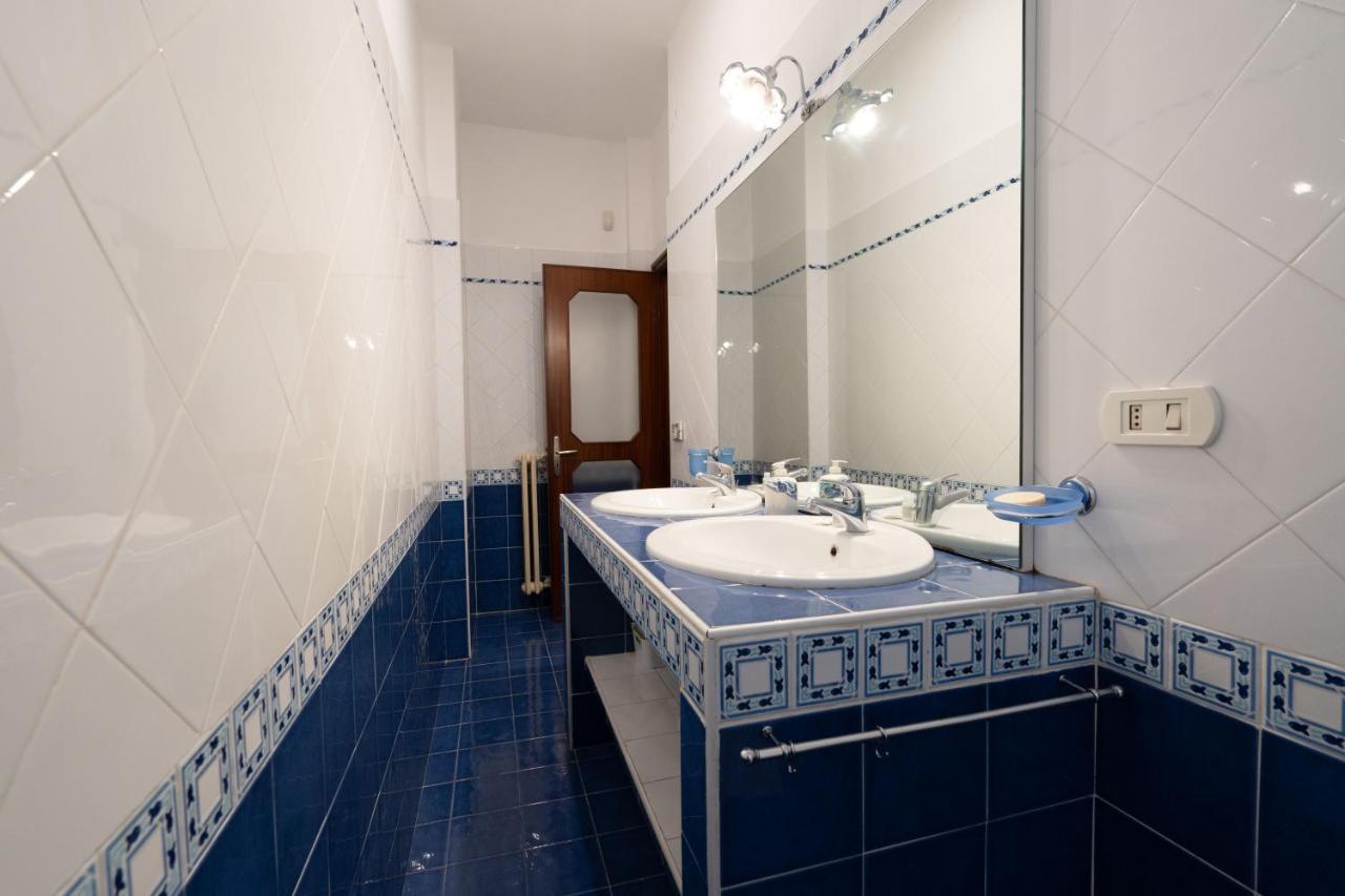 Universita & Stazione Airy Apartment With Parking Bari Exterior photo