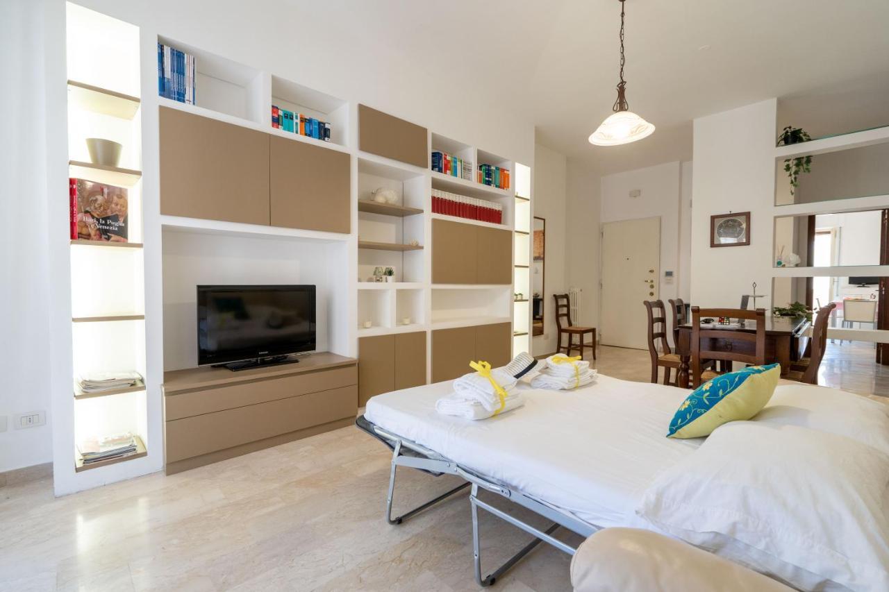 Universita & Stazione Airy Apartment With Parking Bari Exterior photo